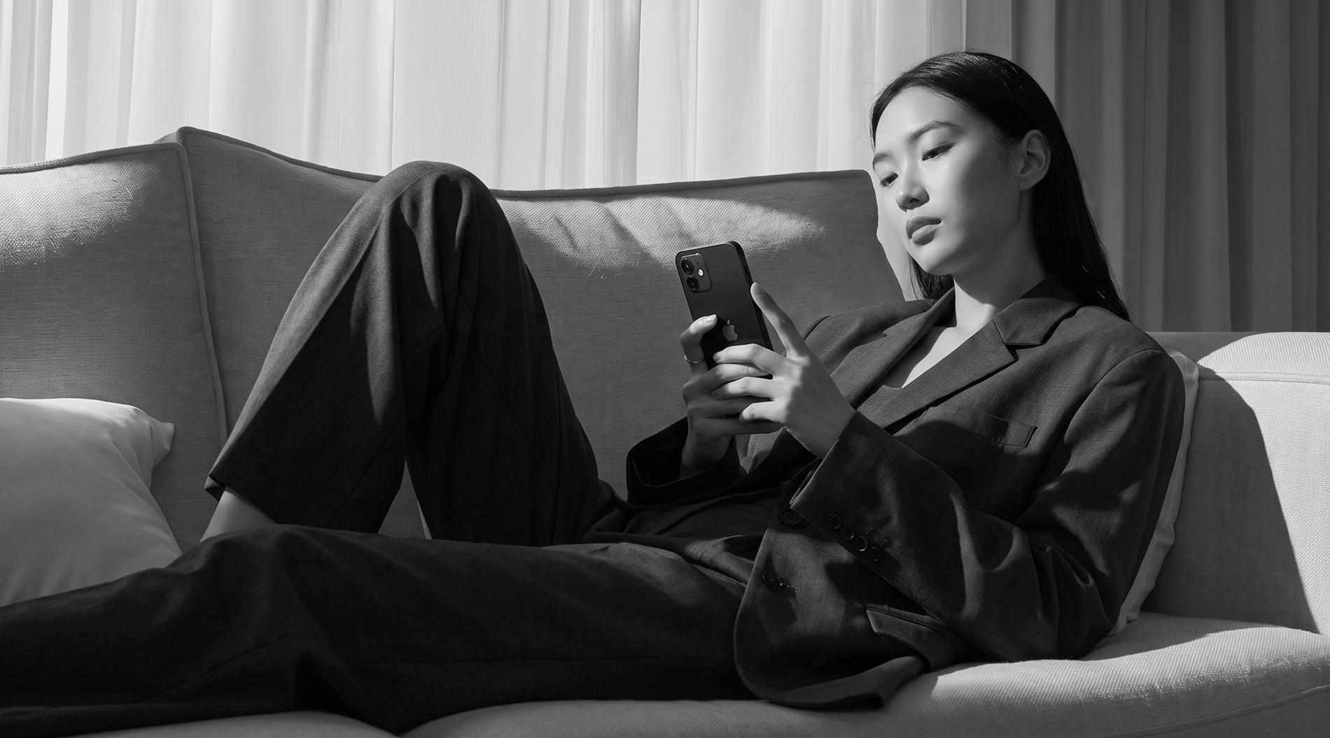 Woman sitting with iphone